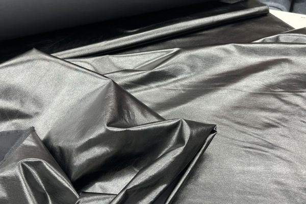 Кожа черная эластичная на трикотажной основе